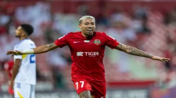 شباب الأهلي يقهر الغرافة بثنائية ويعتلي قمة النخبة الآسيوية